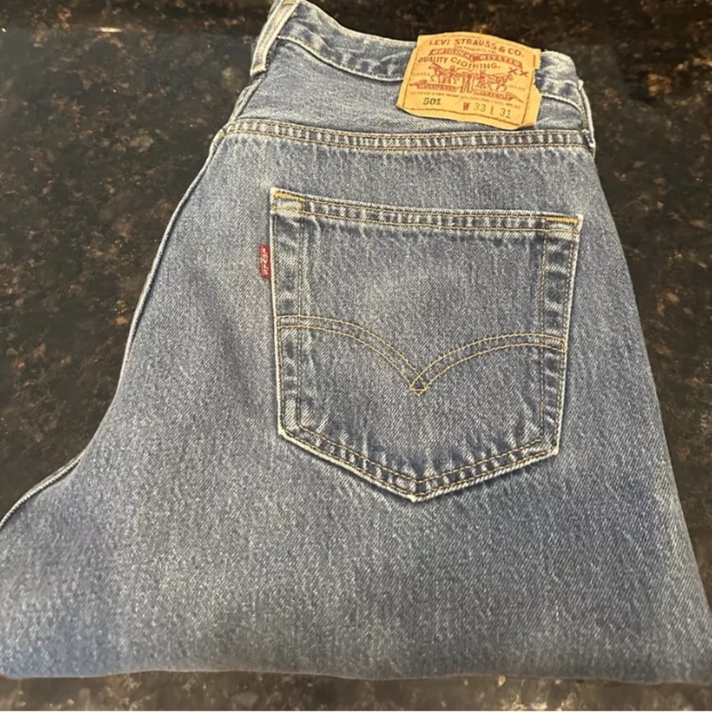 Mens Levi’s classic jeans.